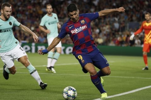 Barcelona's Luis Suarez , right, vies for the ball with Inter Milan's Stefan de Vrij during a group F Champions League soccer match between F.C. Barcelona and Inter Milan at the Camp Nou stadium in Barcelona, Spain, Wednesday, Oct. 2, 2019. (AP Photo/Joan Monfort)