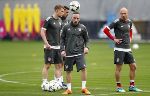 Bayern's Arjen Robben, right, watches team mate Franck Ribery as he juggles a ball during a training session prior to the Champions League quarter final second leg soccer match between FC Bayern Munich and Sevilla FC at the Allianz Arena stadium in Munich, Germany, Tuesday, April 10, 2018. Bayern will face Sevilla Wednesday. (AP Photo/Matthias Schrader)