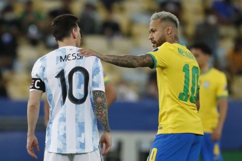 Ο Λιονέλ Μέσι με τον Νεϊμάρ στον τελικό του Copa America
