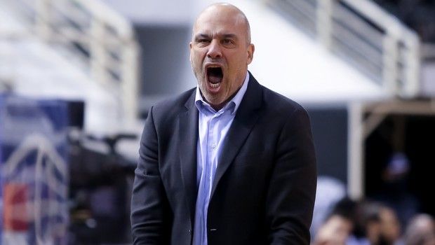 Ο Άρης Λυκογιάννης πανηγυρίζει το καλάθι του ΠΑΟΚ στον ημιτελικό με τον Προμηθέα για το Κύπελλο Ελλάδας