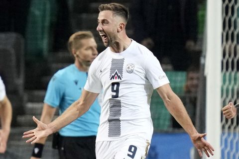 Ο Σπόραρ πανηγυρίζει γκολ του στο Σλοβενία - Νορβηγία