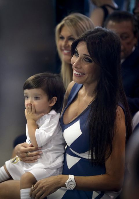 Real Madrid's defender and captain Sergio Ramos' wife Pilar Rubio (R) and son Sergio Jr, attend a press conference announcing Ramos' contract renewal in Madrid on August 17, 2015. Sergio Ramos will extend his contract with Real Madrid until 2020, announced today the Madrid club, ending weeks of speculation about the future of the iconic defender, promoted to team captain this season.  AFP PHOTO / DANI POZO