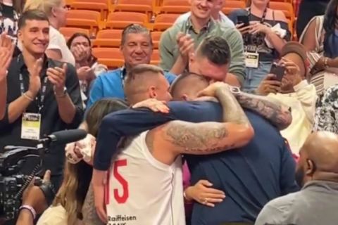 NBA Finals, Χιτ - Νάγκετς: Ο Γιόκιτς πνίγηκε στην αγκαλιά της οικογένειάς του μετά το 3-1 του Ντένβερ μέσα στο Μαϊάμι