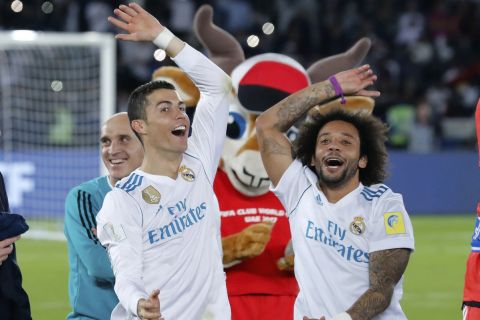 Ο Ρονάλντο και ο Μαρσέλο πανηγυρίζουν την κατάκτηση του Παγκοσμίου Κυπέλλου Συλλόγων το 2017