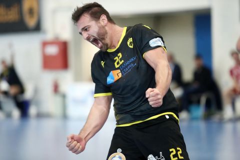 ΑΕΚ - Ολυμπιακός 21-19: Έκανε το πρώτο βήμα στη σειρά των τελικών της Handball Premier