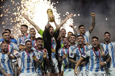 Μουντιάλ 2022, Αργεντινή - Γαλλία 4-2 πέν. (3-3): Παγκόσμια Πρωταθλήτρια η ομάδα του μάγου Μέσι, σήκωσε το τρίτο στον καλύτερο τελικό όλων των εποχών