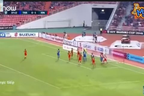 Τρομερό γκολ με απευθείας κόρνερ από Ταϊλανδό!