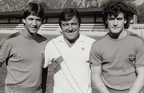 PKT4782 - 352863
MARK HUGHES
FOOTBALLER
1986


Barcelona manager Terry Venables welcomes his two new British strikers Gary Lineker and Mark Hughes.


