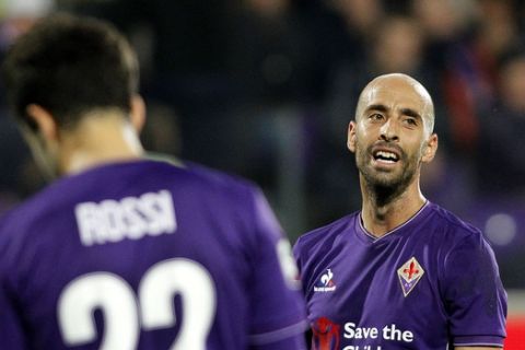Fiorentina's Borja Valero reacts during a Serie A soccer match at the Artemio Franchi stadium in Florence, Italy  Sunday , Oct  25. 2015. (AP Photo/Fabrizio Giovannozzi) 
