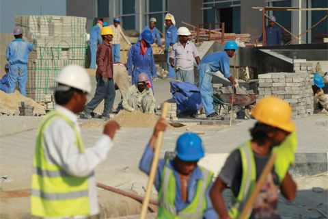 Με 78 σεντς την ώρα εργάτες στο Κατάρ!