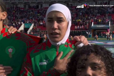 Η Μπενζίνα φοράει χιτζάμπ στον αγώνα του Μαρόκου με τη Νότια Κορέα