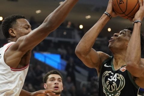 Milwaukee Bucks' Giannis Antetokounmpo shoots with Chicago Bulls' Wendell Carter Jr. defending during the first half of an NBA basketball game Friday, Nov. 16, 2018, in Milwaukee. (AP Photo/Morry Gash)