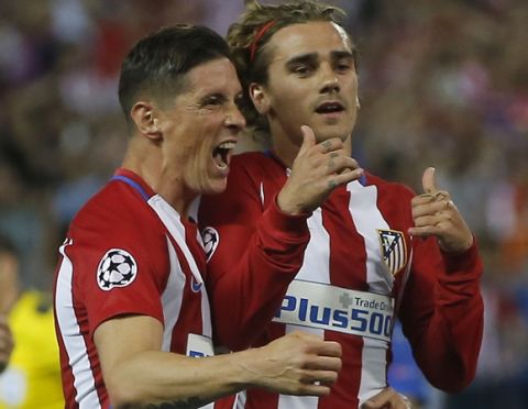 Atletico's Antoine Griezmann, right celebrates with Atletico's Fernando Torres after Griezmann scored from the penalty spot fro the opening goal of the game during the Champions League quarterfinal first leg soccer match between Atletico Madrid and Leicester City at the Vicente Calderon stadium in Madrid, Spain, Wednesday, April 12, 2017. (AP Photo/Paul White)