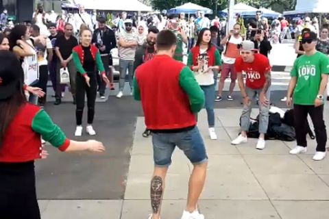 Οι οπαδοί της Κουμπάν έδωσαν ρεσιτάλ χορού στο Βερολίνο