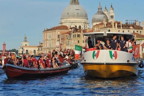 Βενέτσια: Παρέλαση για το Scudetto με σκάφη και βάρκες