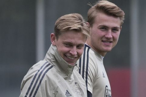 Ajax's Matthijs de Ligt, right, and Ajax's Frenkie de Jong talk during a training near the Johan Cruyff Arena in Amsterdam, Netherlands, Tuesday, May 7, 2019. Ajax will play Tottenham Hotspur in the Champions League semifinal, second leg, soccer match on Wednesday May 8, 2019. (AP Photo/)