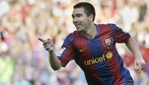 FC Barcelona player Deco celebrates his goal against Athletico Madrid during his Spanish league soccer match at the Camp Nou Stadium in Barcelona, Spain, Sunday, Oct. 7, 2007. (AP Photo/Manu Fernandez)