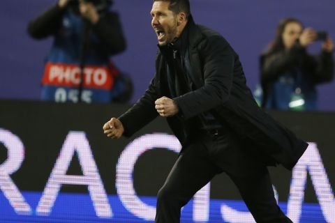 Atleticos coach Diego Simeone celebrates after winning after a penalty shootout, during the Champions League second leg soccer match between Atletico Madrid and PSV Eindhoven at the Vicente Calderon stadium in Madrid, Spain, Tuesday, March 15, 2016. (AP Photo/Paul White)  