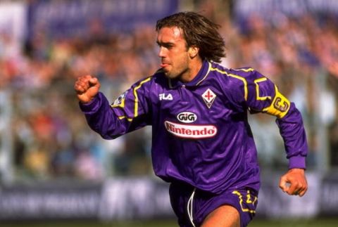 29 Mar 1998:  Gabriel Batistuto of Fiorentina in action during an Italian Serie A match against Napoli at Artemio Franchi Stadium in Florence, Italy. Fiorentina won the match 4-0. \ Mandatory Credit: Allsport UK /Allsport