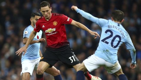 Manchester City's Bernardo Silva, right, and Manchester United's Nemanja Matic challenge for the ball during the English Premier League soccer match between Manchester City and Manchester United at the Etihad stadium in Manchester, England, Sunday, Nov. 11, 2018. (AP Photo/Dave Thompson)