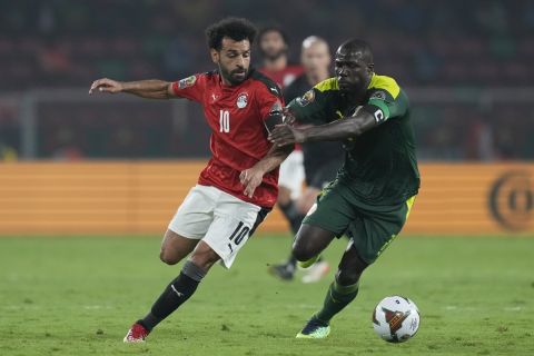 Μονομαχία Σαλάχ - Κουλιμπαλί στον τελικό του Κυπέλλου Εθνών Αφρικής μεταξύ της Αιγύπτου και της Σενεγάλης | 6 Φεβρουαρίου 2022
