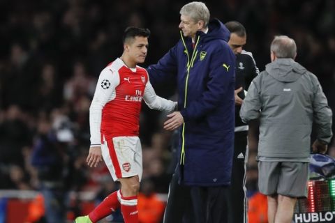 --ALTERNATIVE VERSION OF XLB130-- Arsenal's Alexis Sanchez, left hugs with Arsenal manager Arsene Wenger during the Champions League round of 16 second leg soccer match between Arsenal and Bayern Munich at the Emirates Stadimum in London, Tuesday, March 7, 2017. (AP Photo/Kirsty Wigglesworth)