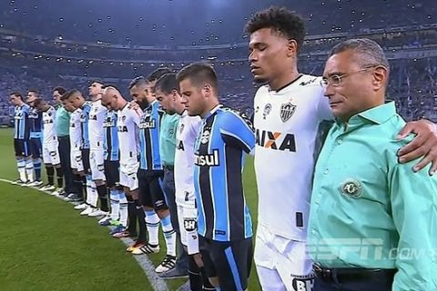 Συγκίνηση στην "Arena do Grêmio" για τη Σαπεκοένσε