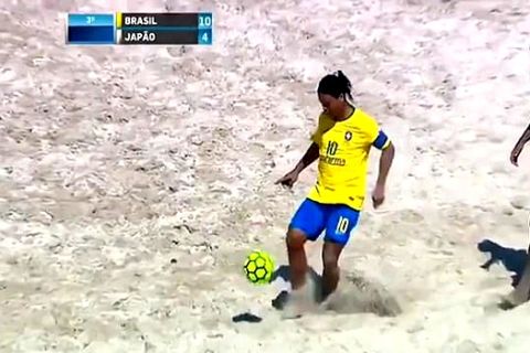 Ο Ροναλντίνιο μάγεψε και στο beach soccer! (VIDEO)