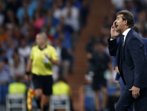 Real coach Julen Lopetegui gives instructions to his players during a Group G Champions League soccer match between Real Madrid and Roma at the Santiago Bernabeu stadium in Madrid, Spain, Wednesday Sept. 19, 2018. (AP Photo/Manu Fernandez)