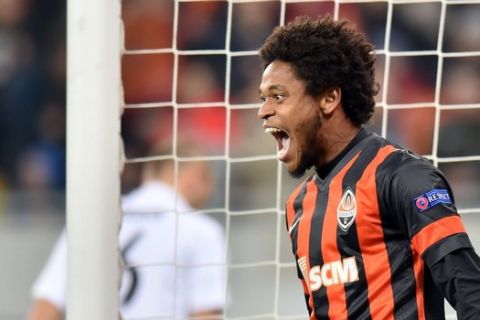 FC Shakhtar Donetsk's Luiz Adriano celebrates after scoring during the UEFA Champions League football match between FC Shakhtar Donetsk and FC BATE Borisov in Lviv on November 5, 2014. AFP PHOTO/ SERGEI SUPINSKY        (Photo credit should read SERGEI SUPINSKY/AFP/Getty Images)
