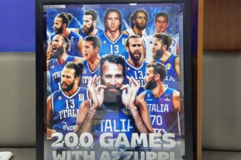 MundoBasket 2023, Ιταλία: Η υπέροχη κορνίζα που έκαναν δώρο οι "ατζούρι" στον Ντατόμε για την 200η συμμετοχή του