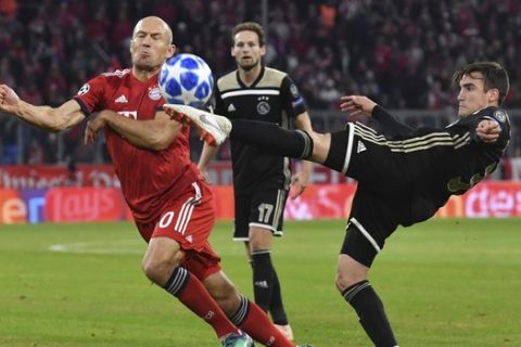 Ajax's Nicolas Tagliafico, right, and Bayern midfielder Arjen Robben, left, vie for the ball during a Group E Champions League soccer match between Bayern Munich and Ajax at the Allianz Arena in Munich, Germany, Tuesday, Oct. 2, 2018. (AP Photo/Kerstin Joensson)