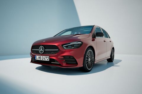 Mercedes-Benz B 250 e, fuel consumption combined, weighted (WLTP) 1,2-0,9 l/100 km, electric energy consumption combined, weighted (WLTP) 17.4-15.4 kWh/100km, CO2 emissions combined, weighted (WLTP) 27-20 g/km; exterior: patagonia red MANUFAKTUR, AMG line 

Mercedes-Benz B 250 e, fuel consumption combined, weighted (WLTP) 1,2-0,9 l/100 km, electric energy consumption combined, weighted (WLTP) 17.4-15.4 kWh/100km, CO2 emissions combined, weighted (WLTP) 27-20 g/km; exterior: patagonia red MANUFAKTUR, AMG line;Fuel consumption combined, weighted (WLTP) 1,2-0,9 l/100 km, electric energy consumption combined, weighted (WLTP) 17.4-15.4 kWh/100km, CO2 emissions combined, weighted (WLTP) 27-20 g/km*