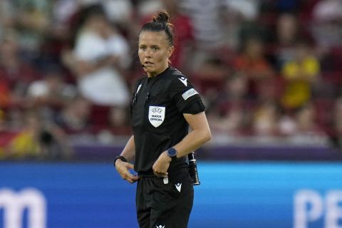 Η Ρεμπέκα Γουέλτς σε ματς του Euro Γυναικών 2022