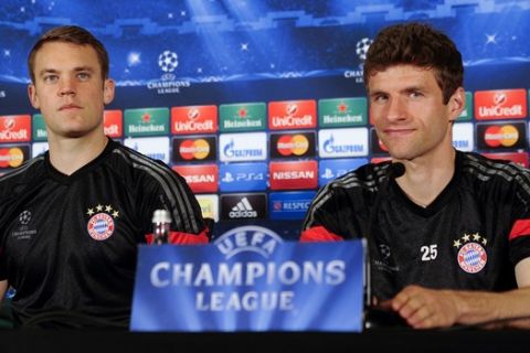 Bayern Munichs goalkeeper Manuel Neuer, left, and Thomas Mueller attend a press conference in Porto, Portugal, Tuesday, April 14, 2015. Bayern Munich will play FC Porto Wednesday in a Champions League quarterfinal first leg soccer match. (AP Photo/Paulo Duarte)
