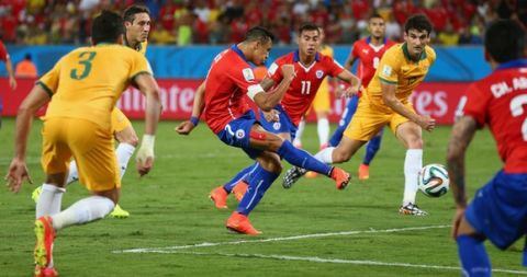 CUIABA, BRAZIL - JUNE 13: Alexis Sanchez of Chile shoots and scores his teams first goal during the 2014 FIFA World Cup Brazil Group B match between Chile and Australia at Arena Pantanal on June 13, 2014 in Cuiaba, Brazil.  (Photo by Cameron Spencer/Getty Images)