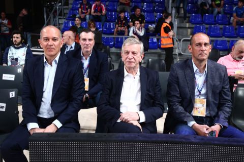 Γιώργος και Παναγιώτης Αγγελόπουλος στο Palau για το κρίσιμο Game 5 του Ολυμπιακού με την Μπαρτσελόνα