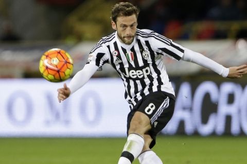 FILE - In this Friday, Feb. 19, 2016 filer, Juventus' Claudio Marchisio kicks the ball during the Serie A soccer match between Bologna and Juventus at the Dall' Ara stadium in Bologna, Italy. Defending champions Juventus will play AC Milan for the Italian Super Cup in Doha on Friday, Dec. 23, 2016. (AP Photo/Antonio Calanni, File)