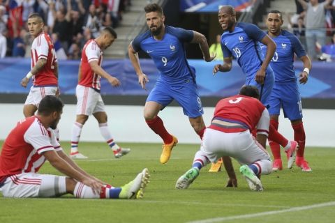 Olivier Giroud of France, center, jubilates as he scores the first goal against Paraguay during their friendly soccer match, in Rennes, western France, Friday, June 2, 2017. (AP Photo/David Vincent)