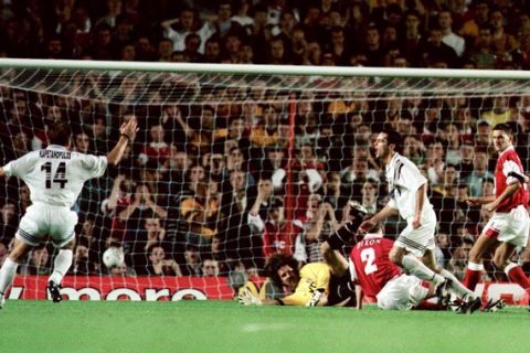 30 Sep 1997:  Zissis Vrizas scores the equalising goal for PAOK during the Arsenal v PAOK Salonika match in the UEFA Cup second round second leg at Highbury, London.
Mandatory Credit: Mike Hewitt/ALLSPORT