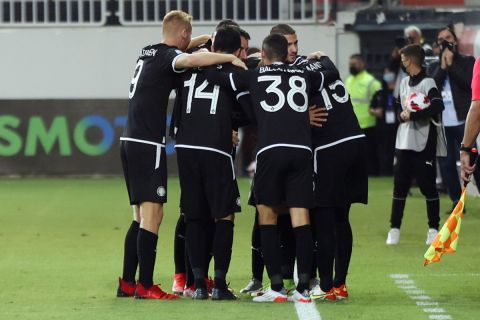 Οι παίκτες του ΟΦΗ πανηγυρίζουν το γκολ του Ντουρμισάι απέναντι στον Ατρόμητο