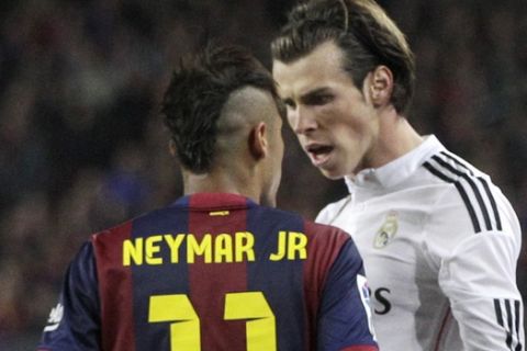 Barcelona's Neymar, left, argues with Real Madrid's Gareth Bale, right, during a Spanish La Liga soccer match between FC Barcelona and Real Madrid at Camp Nou stadium, in Barcelona, Spain, Sunday, March 22, 2015. (AP Photo/Emilio Morenatti)
