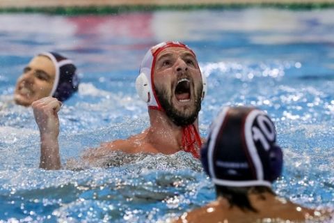 Ο Γενηδουνιάς πανηγυρίζει γκολ του στο Ολυμπιακός - Βουλιαγμένη στον 4ο τελικό της Α1 πόλο Ανδρών
