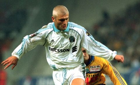 Olympique Marseille striker Fabrizio Ravanelli, front, is chased by RC Strasbourg player Raphael Micelli during their First Division soccer match in Marseille Thursday, Feb. 25, 1999. Marseille won 1-0 to take the lead in the overall standings. (AP Photo/Claude Paris)