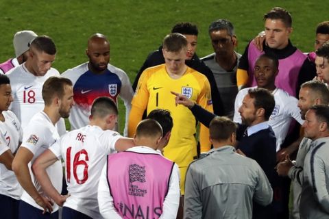 England manager Gareth Southgate, center right, talks to the players drumming the break before extra time during the UEFA Nations League semifinal soccer match between Netherlands and England at the D. Afonso Henriques stadium in Guimaraes, Portugal, Thursday, June 6, 2019. (AP Photo/Armando Franca)