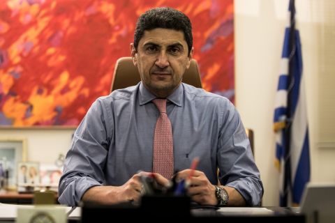 Ο υφυπουργός αθλητισμού, Λευτέρης Αυγενάκης, στη συνέντευξη που παραχώρησε στο SPORT24