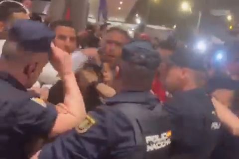 Ασύλληπτο σκηνικό στην Μαδρίτη: Παίκτες της εθνικής Περού έπαιξαν ξύλο με αστυνομικούς έξω από ξενοδοχείο