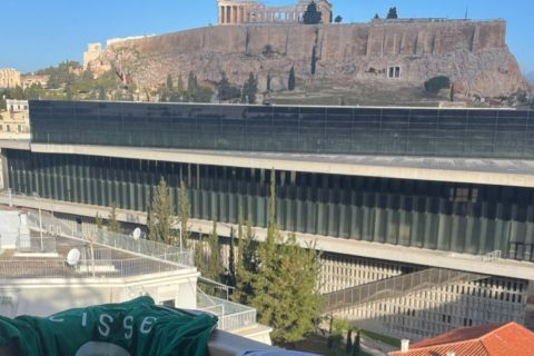 Παναθηναϊκός: Το ποστ του Σισέ με τις φανέλες του στο "τριφύλλι" και φόντο την Ακρόπολη
