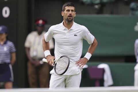Απογοητευμένος ο Τζόκοβιτς στη διάρκεια του τελικού του Wimbledonμε τον Αλκαράθ