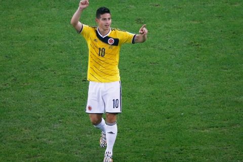 RIO DE JANEIRO, BRAZIL - JUNE 28:  James Rodriguez of Colombia celebrates scoring his team's first goal during the 2014 FIFA World Cup Brazil round of 16 match between Colombia and Uruguay at Maracana on June 28, 2014 in Rio de Janeiro, Brazil.  (Photo by Fabrizio Bensch - Pool/Getty Images)